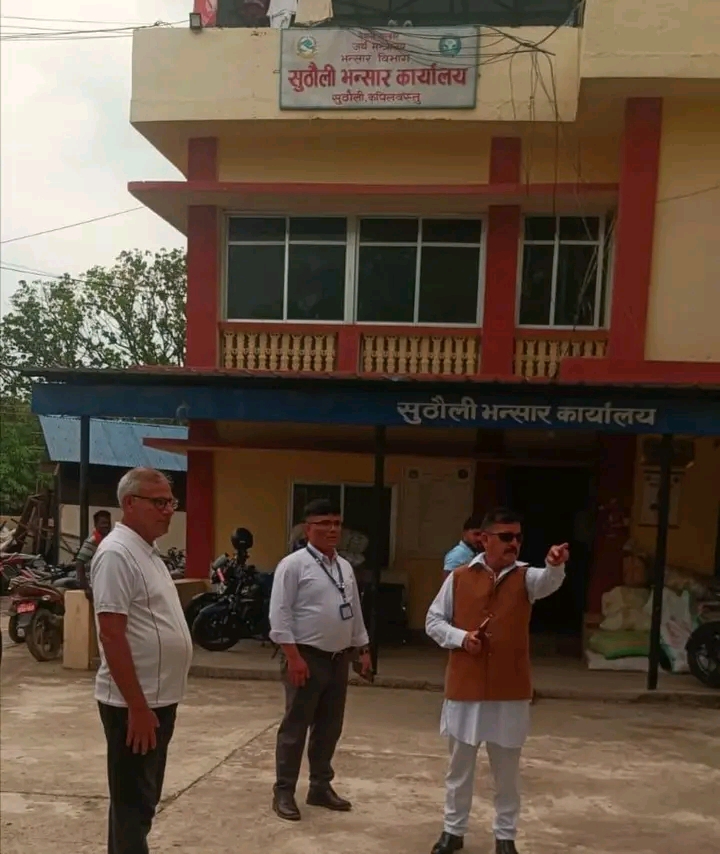 सिमा नाकामा तस्करीविरुद्ध कडाइ सुठौली भन्सारमा सांसद थापाको अनुगमन