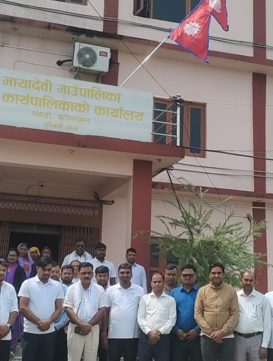 भोटेकोशी बाढीपीडितको शोकमा मायादेवी गाउँपालिका, झुकाइयो राष्ट्रिय झण्डा
